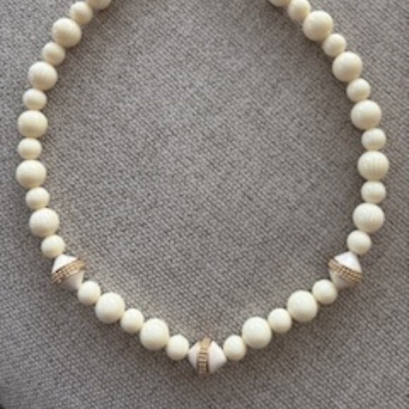 Vintage Givenchy necklace-Faux Ivory chunky beaded design-Haute Couture 1980's - Picture 3 of 7